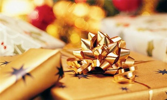 gold-christmas-gift-with-bow