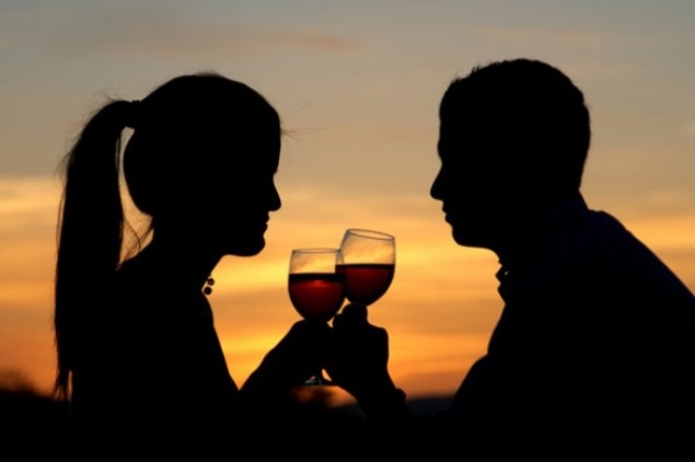 valentines-day-sunset-wine-couple