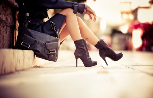 woman-shoes-purse