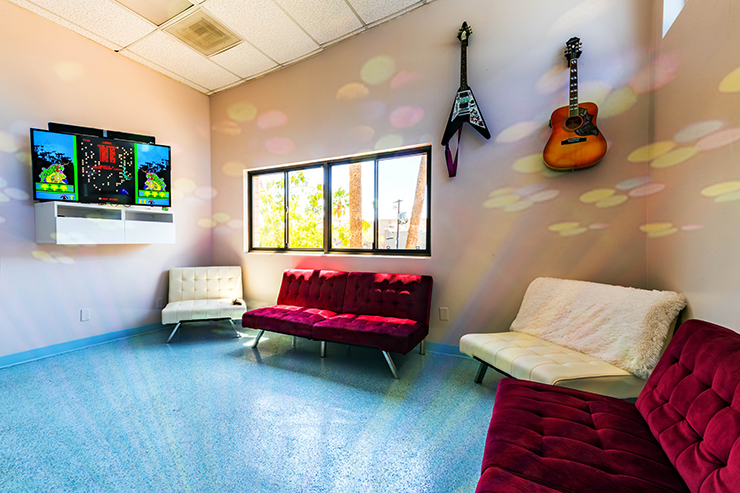 oh-my-dog-hotel-heart-lounge