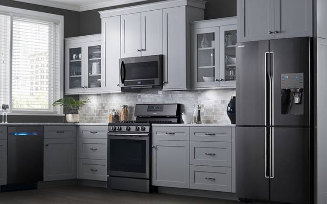 kitchen-trends-black-stainless-steel-appliances