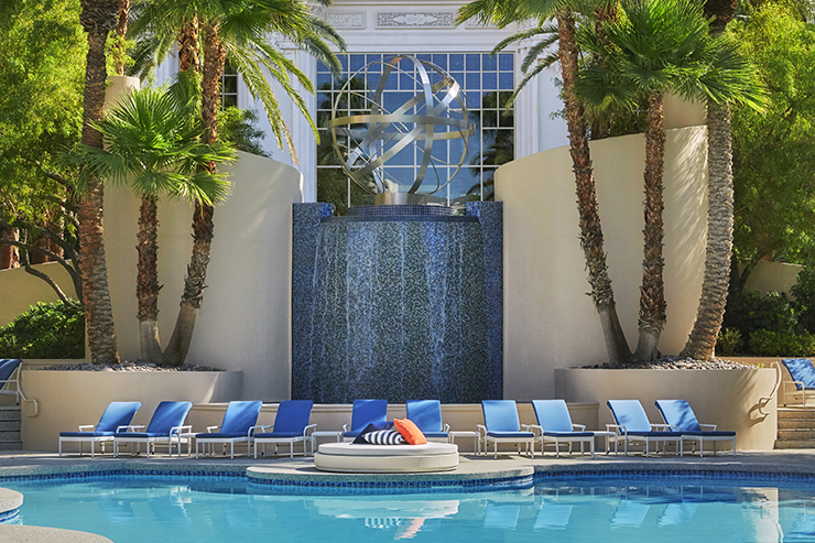 four-seasons-hotel-las-vegas-pool