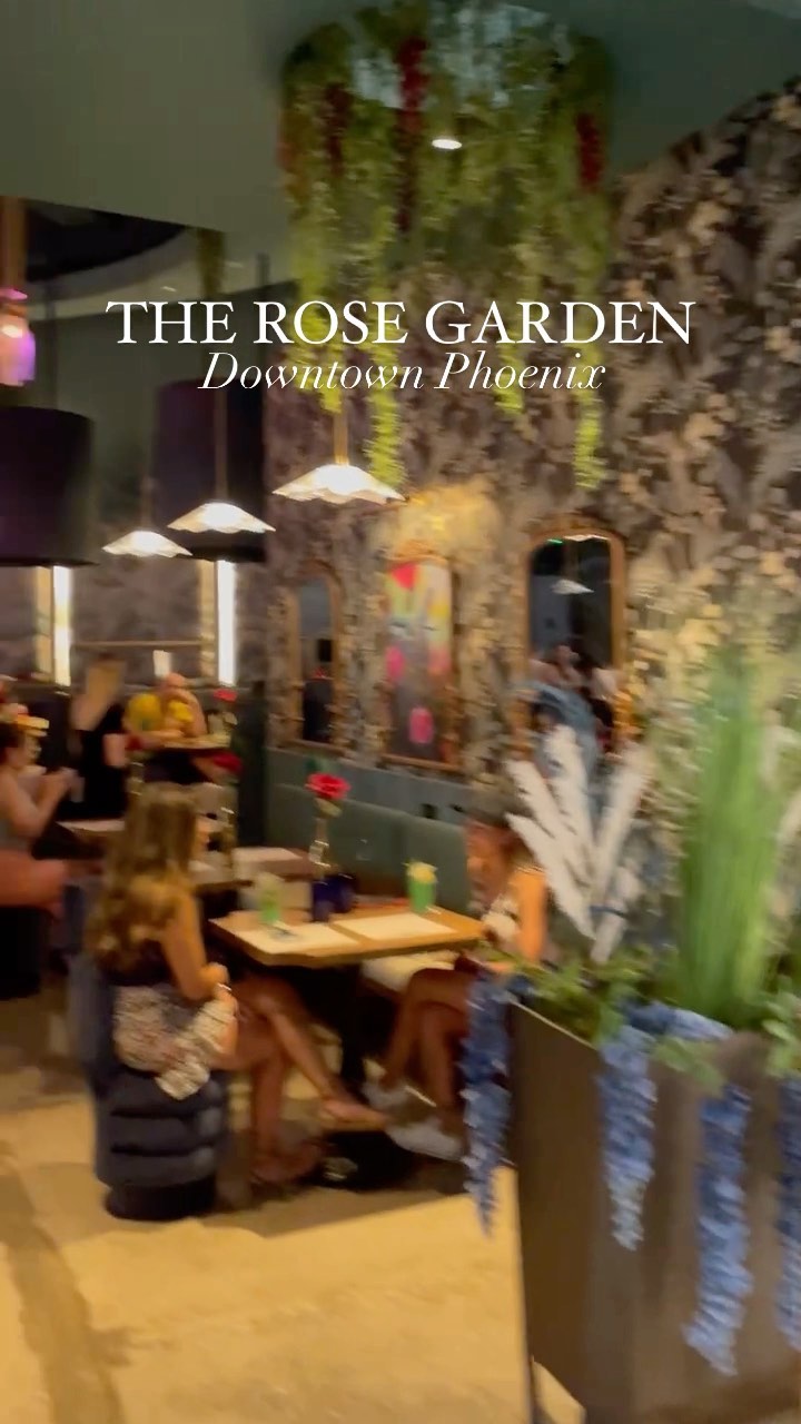 A swanky new cocktail lounge, @therosegardenaz opened in Downtown Phoenix in the US Bank Building 🍸 The owners of Sip Coffee and Beer and 36 Below, are the owners and visionaries behind the new concept.