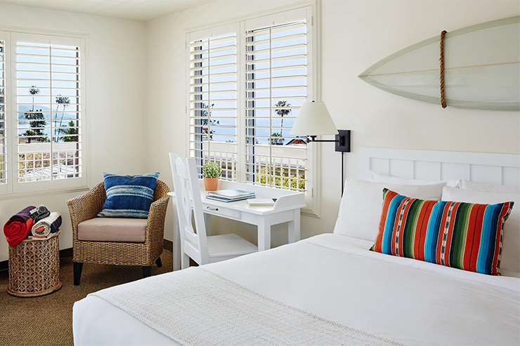 laguna-beach-house-guestroom